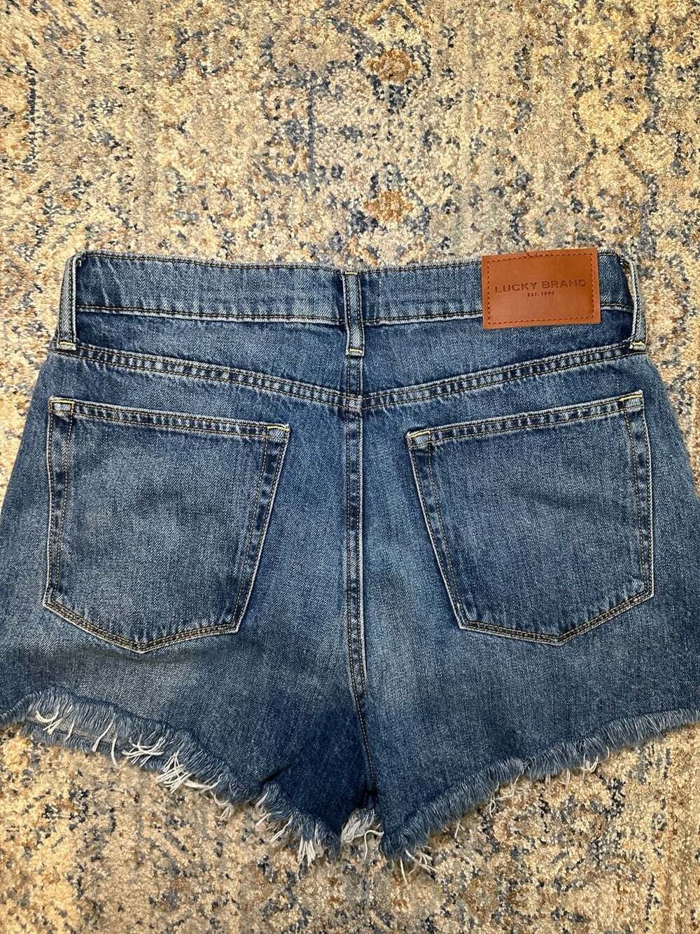 Lucky Brand Medium Wash Denim Cutoff Shorts Size 10/30 - Picture 3 of 3